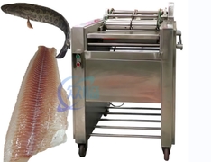 Poissons pelant la machine